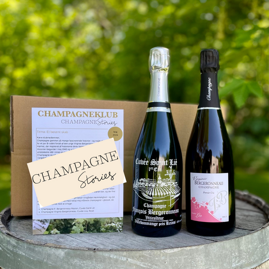 flasker champagne står på en tønde med en brun kasse og med en klubflyer ved siden af, grøn baggrund, Champagne F. Bergeronneau-Marion, Sant Lie & Champagne Virginie Bergeonneau, Cuvée Léa, rosé champagne