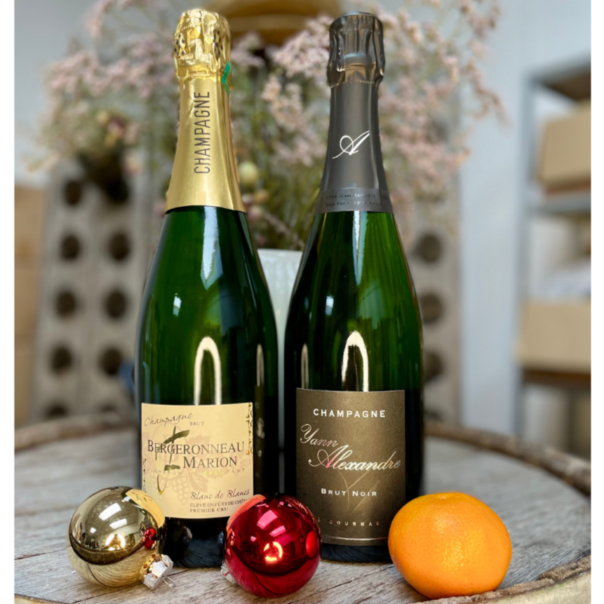 2 flasker champagne med julepynt. Champagne F. Bergeronneau-Marion Blanc de Blancs og Champagne Yann Alexandre, Brut Noir