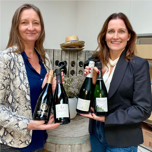 Louise Søborg & Louse Herping med hver 2 lasker champagne.